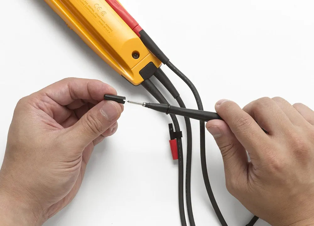 Fluke T5-600 Electrical Voltage, Continuity and Current Tester, Measures Up To 100 A Without Contact, Automatically Select AC/DC Voltage For Tests, Includes Detachable SlimReach Probe Tip