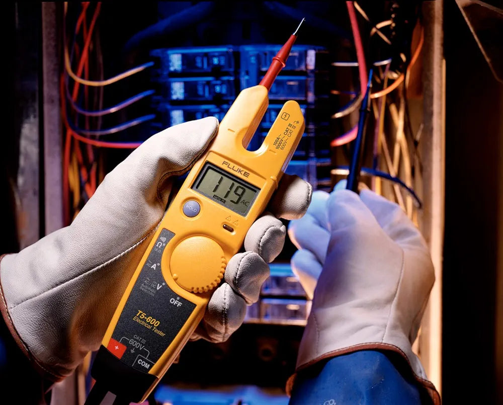Fluke T5-600 Electrical Voltage, Continuity and Current Tester, Measures Up To 100 A Without Contact, Automatically Select AC/DC Voltage For Tests, Includes Detachable SlimReach Probe Tip