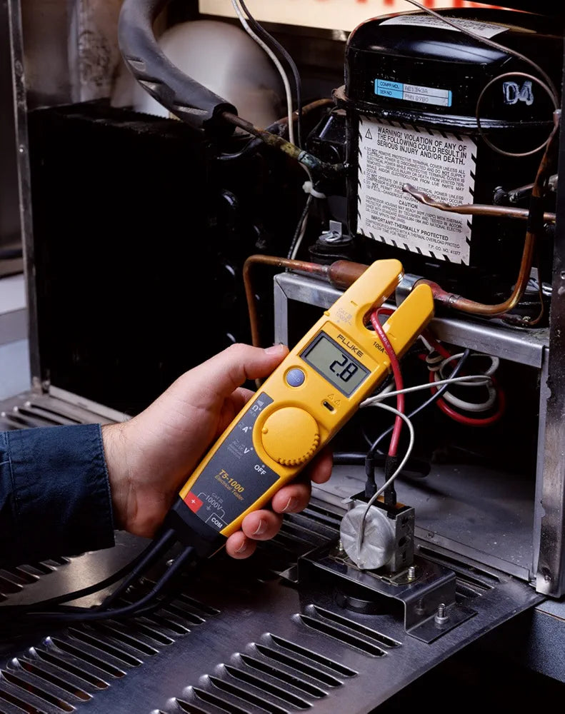 Fluke T5-600 Electrical Voltage, Continuity and Current Tester, Measures Up To 100 A Without Contact, Automatically Select AC/DC Voltage For Tests, Includes Detachable SlimReach Probe Tip